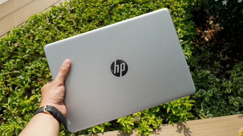Laptop HP 240 G8 i3 độ dày chỉ 19.9 mm và trọng lượng 1.47 kg tiện cho việc bỏ túi